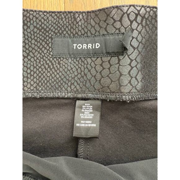 Torrid Black Faux Snakeskin Cropped Legging Elastic Waist 4 (4X) - Picture 5 of 8